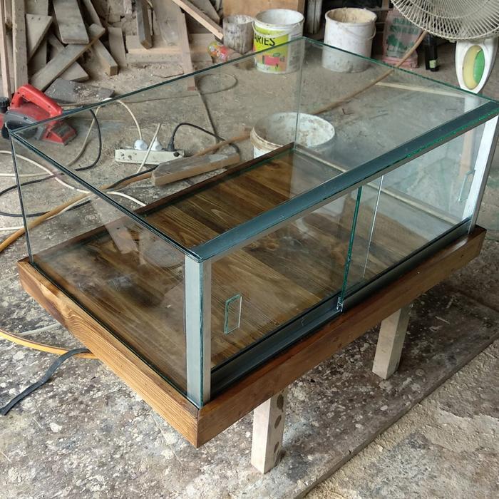 food display etalase frameless roti kue customize cafe resto alas kayu