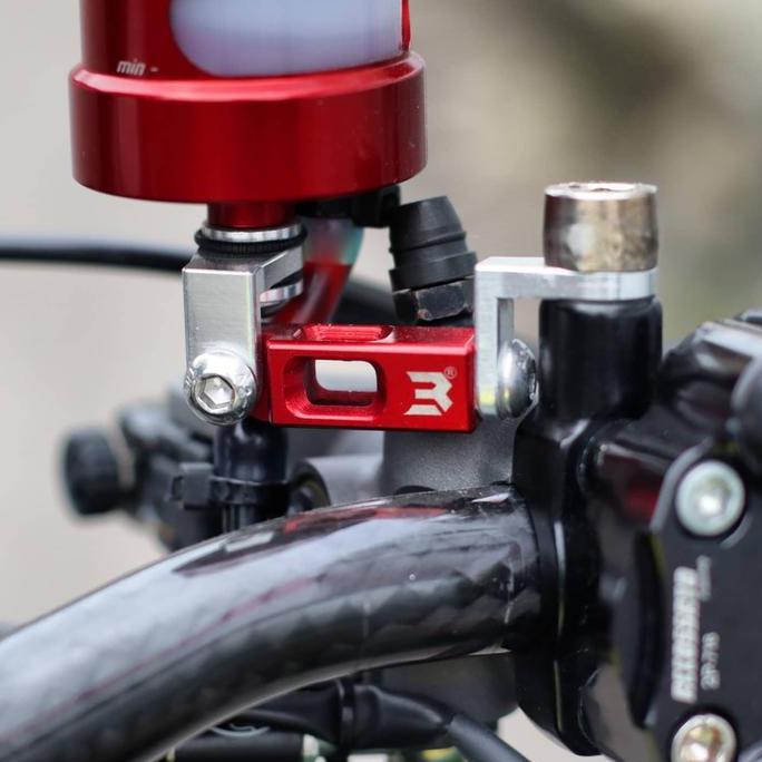 Bracket breket tabung minyak rem wR3