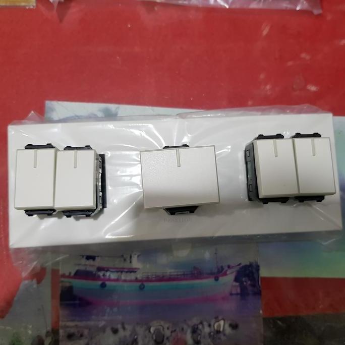 SAKLAR INDIKATOR LAMPU PANASONIC 3GANG ISI 5MATA SAKLAR STYLE E SERIES READY
