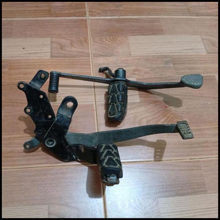 TERLARIS FOOTSTEP STEP DEPAN HONDA SONIC 150 & SUPRA GTR 150 ORIGINAL 