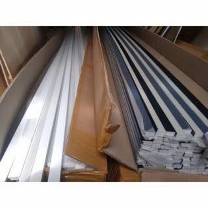 pigura minimalis hitam dan putih 1 box isi 90 batang panjang 3 meter