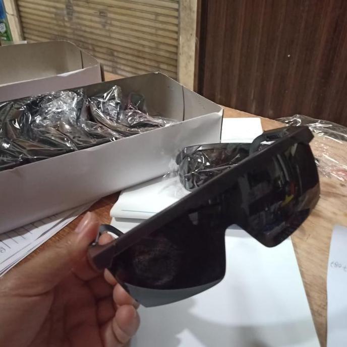 kacamata las listrik hitam gelap