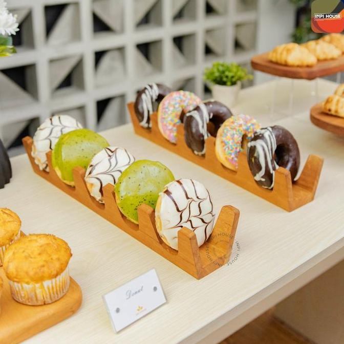 Rak Display Donat - Kayu Sekat - Toko Roti - INPI HOUSE