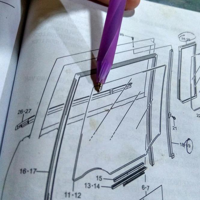 Pelipit Pintu Luar Belakang Apv