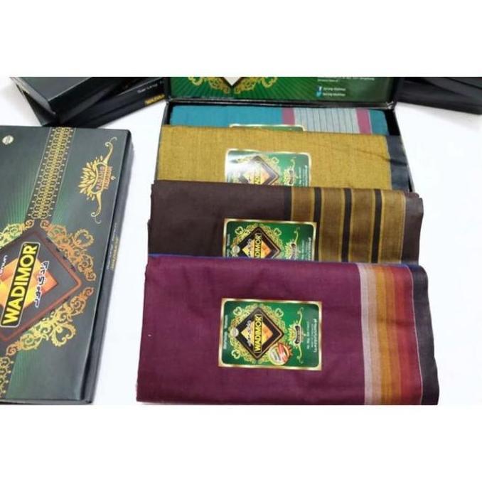 NEW SARUNG WADIMOR. MOTIF PADANG/KOTAK KOMBINASI DEWASA KAIN  TENUN  KATUN KOTAK MUSLIM PUTIH BELAH 