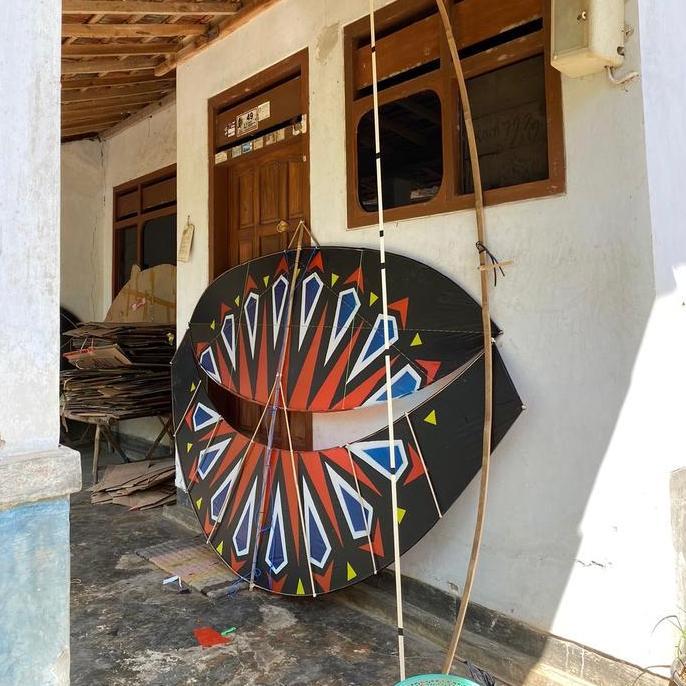 Layangan Pegon Motif Arsir 2.5m Bambu