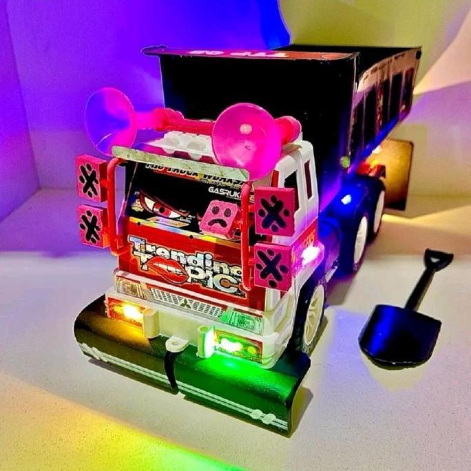 Truck oleng pasir Mobil mainan anak Modifikasi ful lampu Truk Plastik