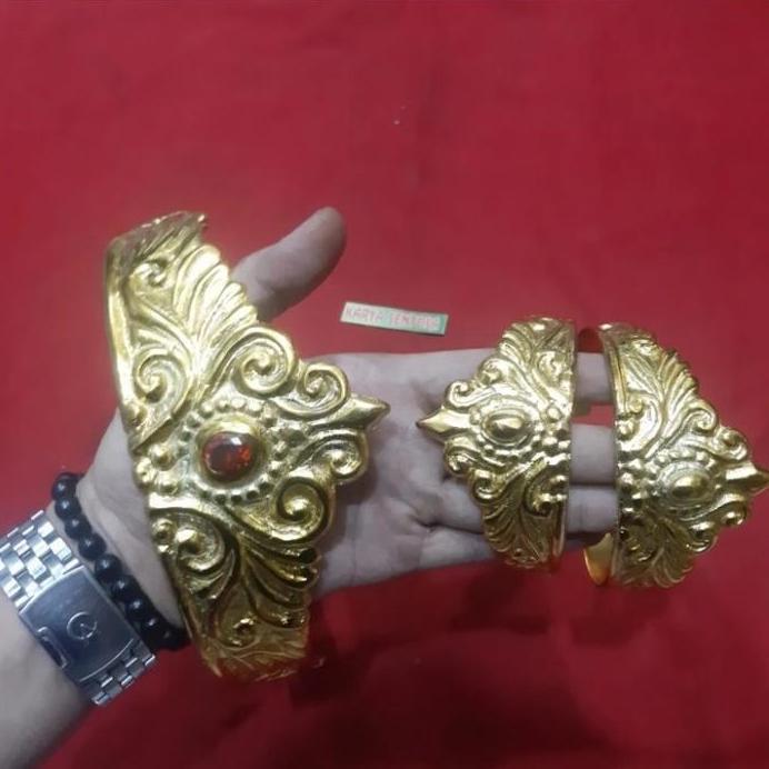Barang Antik Mahkota Raja Kuningan Crom Hias Batu Unik Model Kuno
