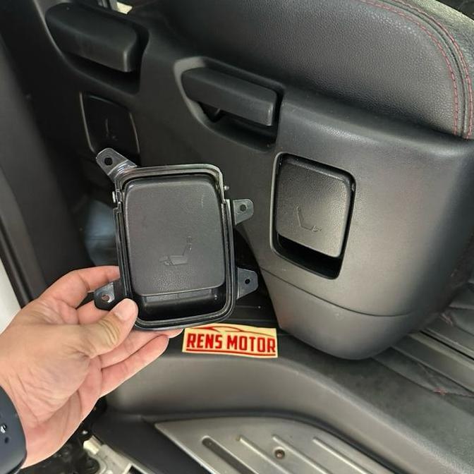 Masih Ada. Cover Tuas Footrest Jok Tengah Alphard Anh10 Anh20 Original Copotan