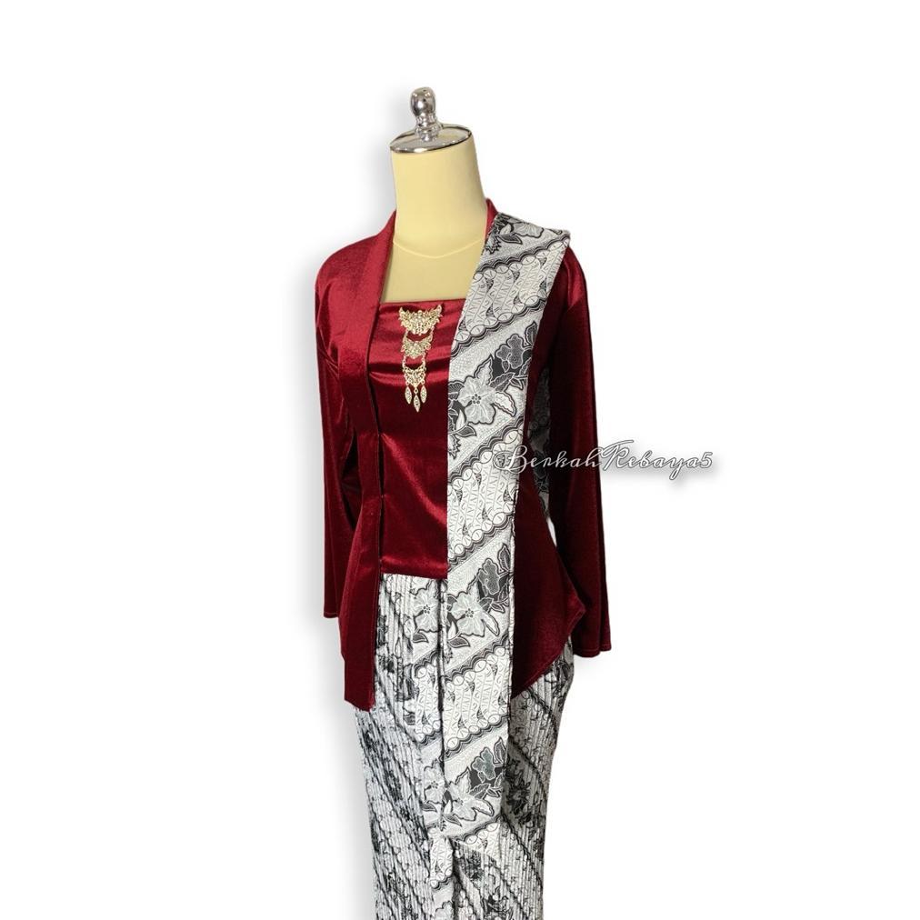 Diskon Setelan Kebaya M Bludru Maroon / Kebaya + Selendang + Jarik Motif Parang Kusumo