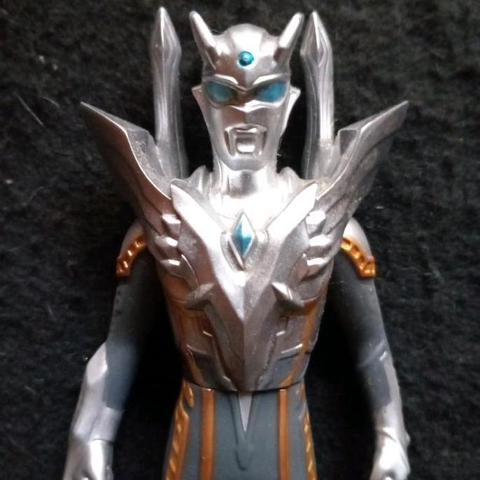 New  Bandai 14 Cm UHS Ultra Hero Series EX Ultimate Shinning Ultraman Zero