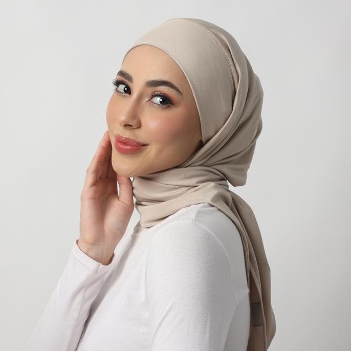 Chiusura- Hia Everywear Mahveeca Hijab Instan Hijab Sport Sporty Bahan Hacktive Fabric Panjang Musli