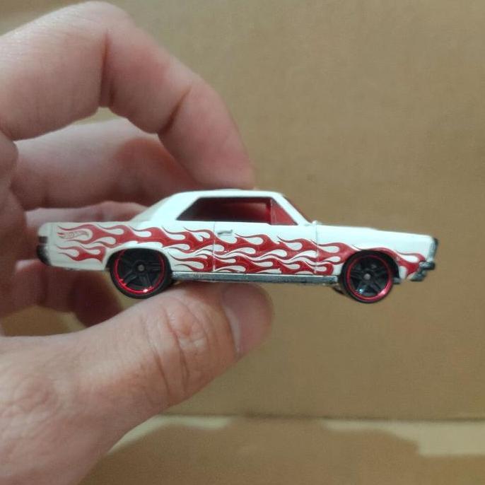 hot wheels 67 pontiac gto putih loose