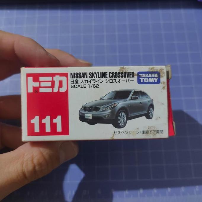 tomica nissan skyline crossover