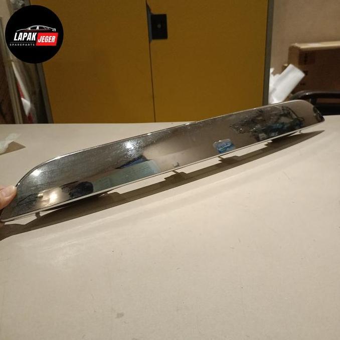 Trunk Lid Bagasi Chrome  Toyota Sienta Original Bekas