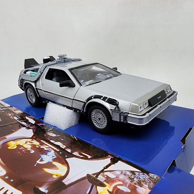 Diecast Delorean Time Machine Back To The Future 2 Welly 1:24