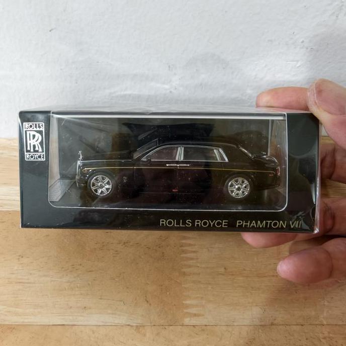 Rolls Royce Phantom VII Black Diecast Koleksi Mobil Mainan Mini Scale 1/64 Dengan Kotak Akrilik Coco