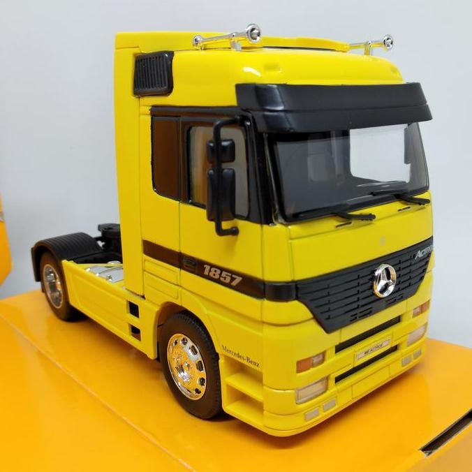 Diecast Kepala Truk Mercedes-Benz Actros Welly Super Haulier 1:32