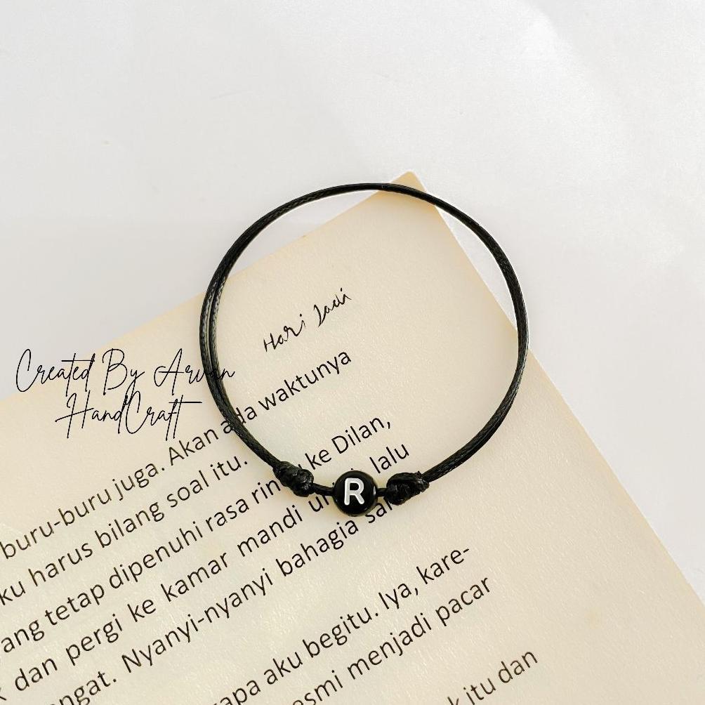 terlaris gelang inisial bulat hitam / gelang tali inisial / gelang inisial bulat pipih