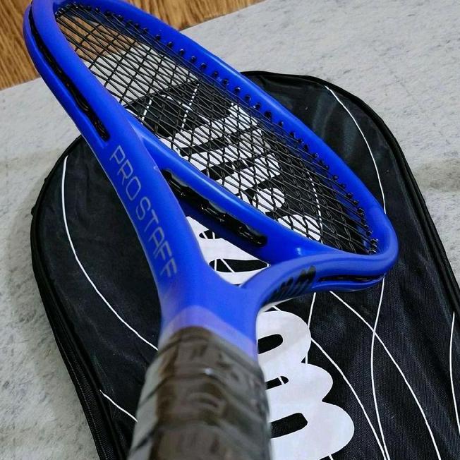 Raket Tenis Pemula Wilson Pro Staff Blue Carbon Ada Tas Siap Pakai