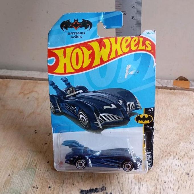 HOT WHEELS DIECAST BATMAN AND ROBIN BATMOBILE CS99