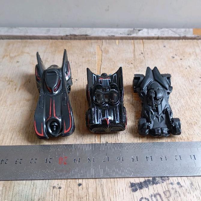 3 PCS DIECAST HOT WHEELS BATMAN DC COMICS CS99