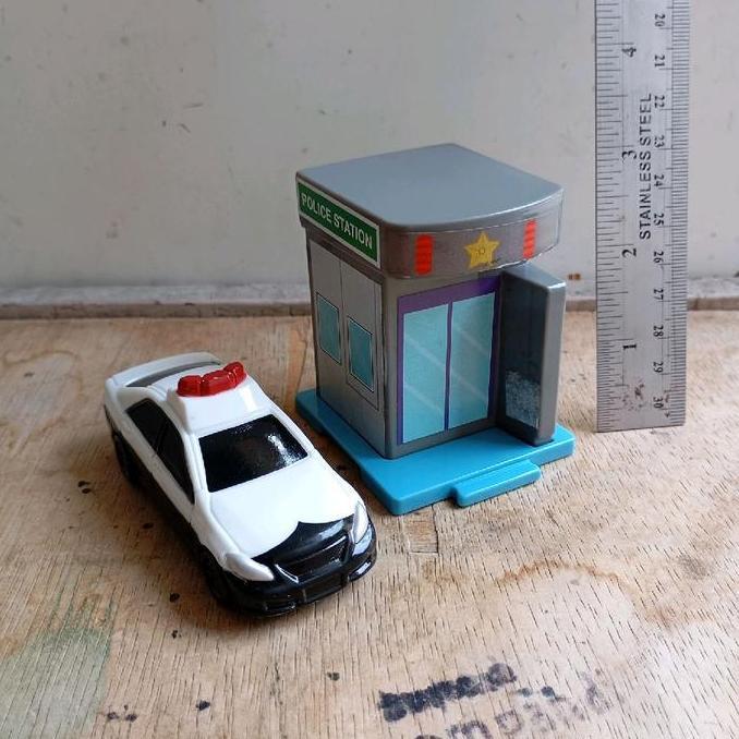 MAINAN TOMICA MOBIL TOYOTA DAN POLICE STATION MCDONALDS CS99
