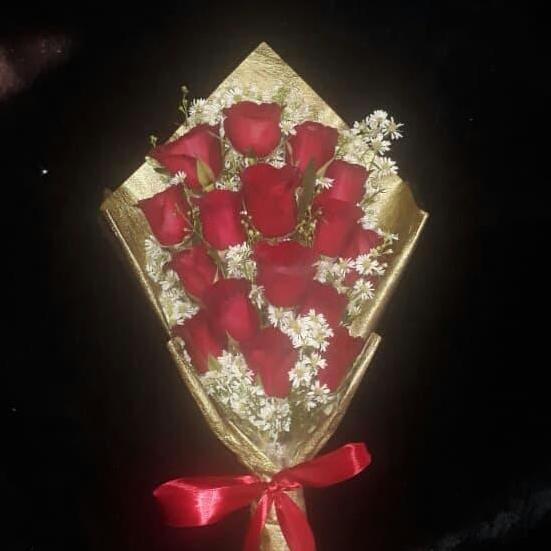 Handbouqet mawar merah kertas gold/bunga asli/bunga wisuda