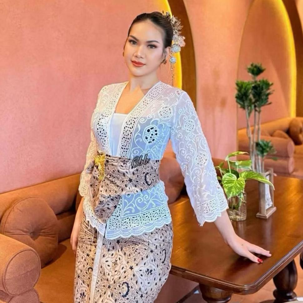 [Kebaya Saja] Baju Atasan Kebaya Jadi Bordir Warna Putih Berbagai Motif - Lengan Lonceng
