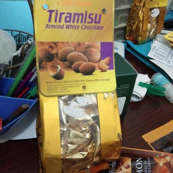 Checkers coklat Almond tiramisu