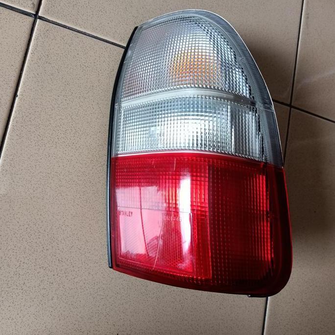 lampu belakang  Mitsubishi Strada L200