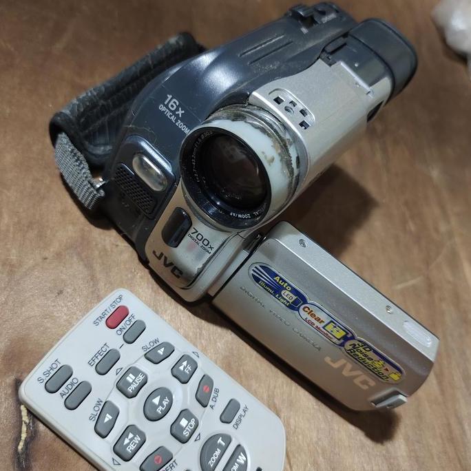 BEKAS RUSAK MINI DV JVC HANDYCAM DIGITAL VIDEO CAMERA GR-D53AG HD27