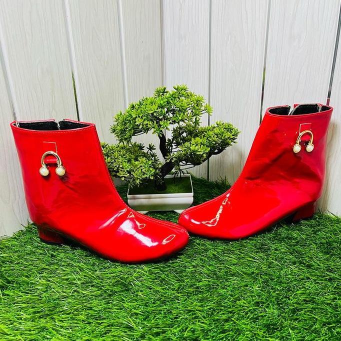 Sepatu boot anak perempuan Fashion variasi gantungan C Ukuran  26-35 boot  anak  perempuan  import T