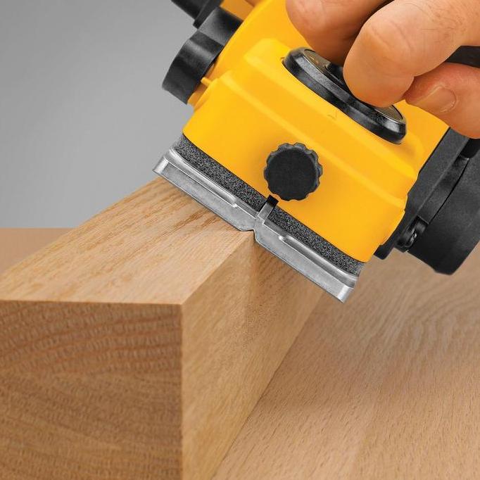 Dewalt Planner / Mesin Serut Kayu Listrik 550Watt D26676