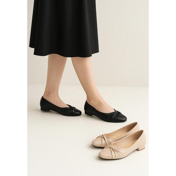 Zeci_Gumilar51 - Dr. Foe Lisa Sepatu  Wanita Flat Shoes Mary Jane Elegan Black/Cream Ballerina Empuk
