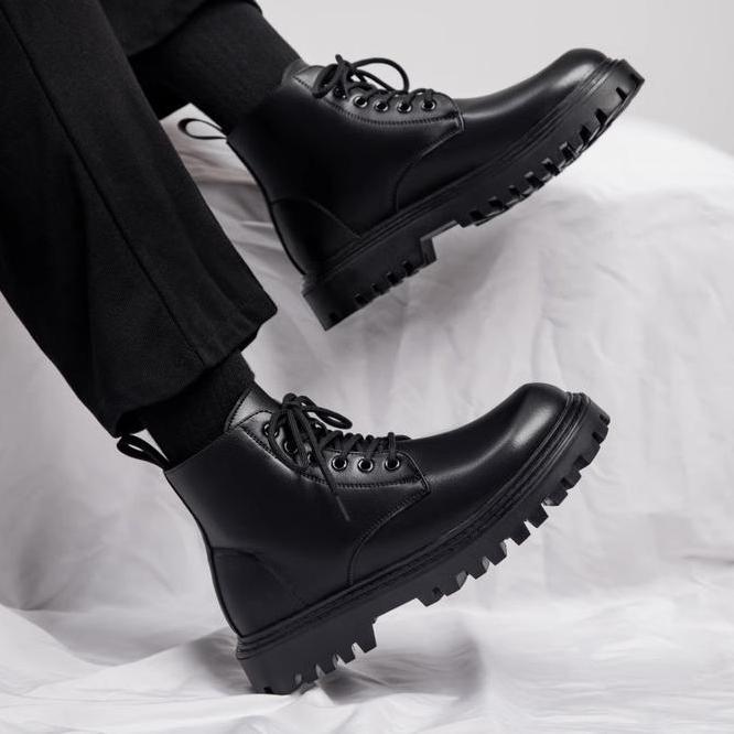 Sepatu Boots Kulit  Pria Trail Adventure Kekinian Docmart Tinggi Cowboy Boots Hitam Gunung Pria Ting