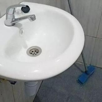 Sale Wastafel Keramik Cuci Tangan Komplit Set Volk / Wastafel Komplit Set Volk Packing Kayu