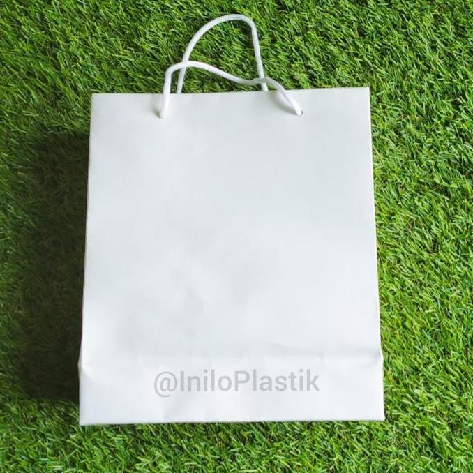 White Paper Bag / Shopping Bag / Goodie Bag 26 x 33 x 7cm