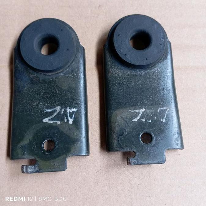 SEPASANG BRACKET KUNCIAN ATAS RADIATOR AVANZA XENIA LAMA COPOTAN LAIK PAKAI