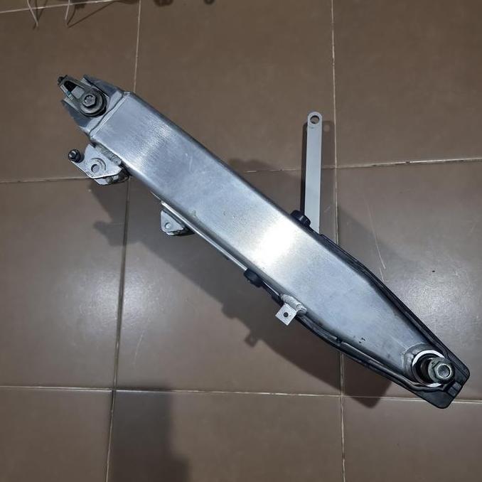 SWINGARM ARM DOUBLE SHOCK HONDA CB 400 VTECH ORIGINAL DAN TERPERCAYA