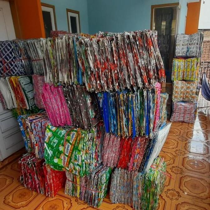 LAYANGAN PLASTIK UKURAN 58 LAYANG-LAYANG PLASTIK