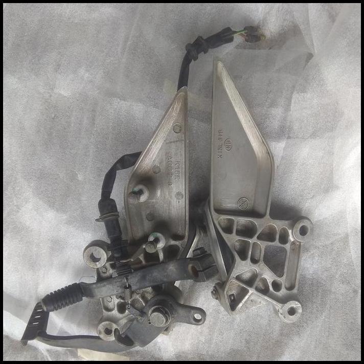 DISKON FOOTSTEP FOOT STEP DEPAN CB 150 R OLD CB150R LAMA ORIGINAL 