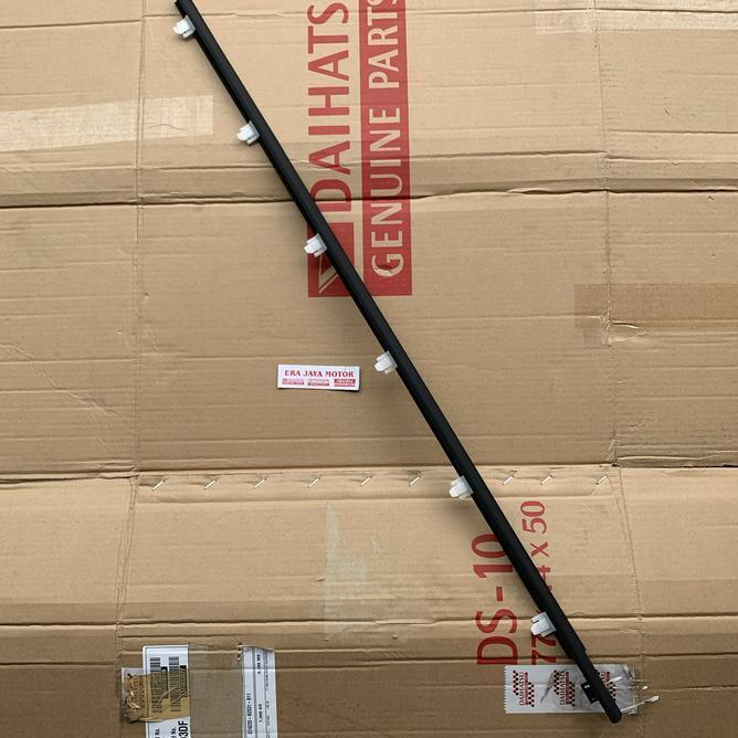 Pelipit Kaca Pintu Kaca Depan Kiri Bagian Luar All Xenia-Avanza Veloz