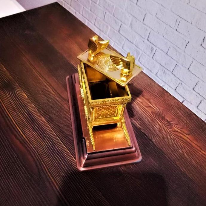 Hiasan Pajangan Patung Miniatur Tabut Perjanjian Tuhan Kerub Profetik