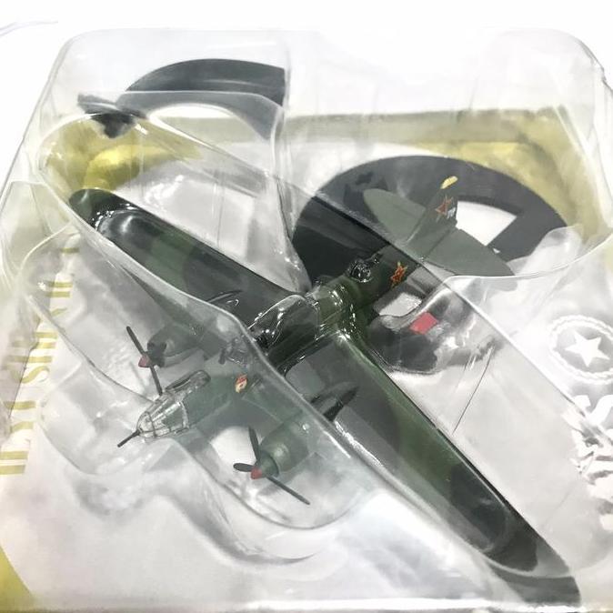 Miniatur Pesawat tempur Ilyushin IL-4 1942 skala 1:144