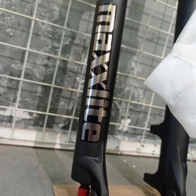 Fork suspensi 26inc Tapered Maxxlite air fork Remote import