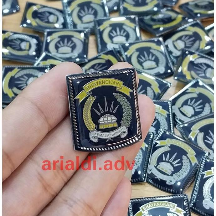 Satu set papan nama & pin bhayangkari pin dan name tag BHAYANGKARI