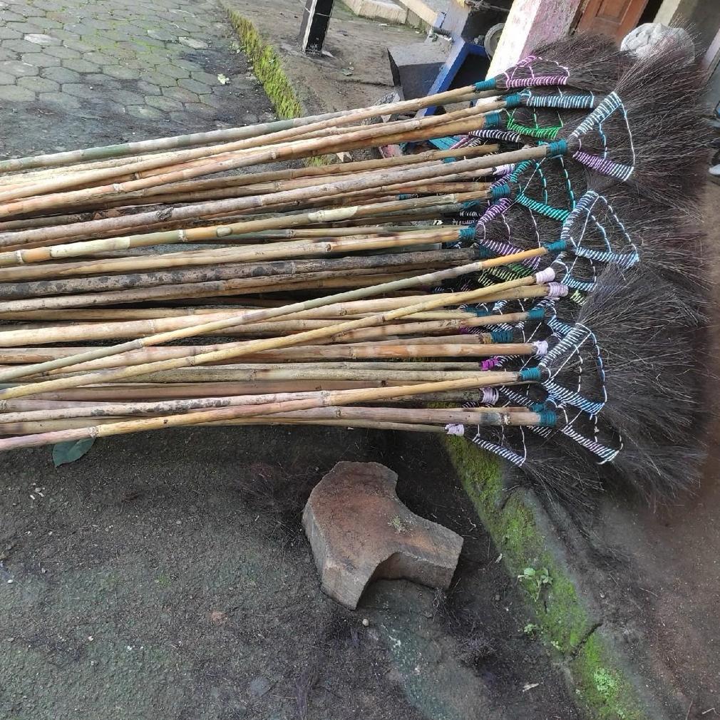 Berkualitas Sapu Plafon/ Sapu Sawang Sarang Laba-Laba/ Sapu Langit Rumah Gagang Bambu Panjang 2,5 M