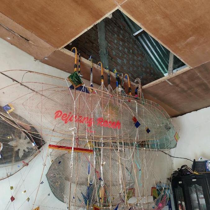 layangan dan pitu-pitu satu set