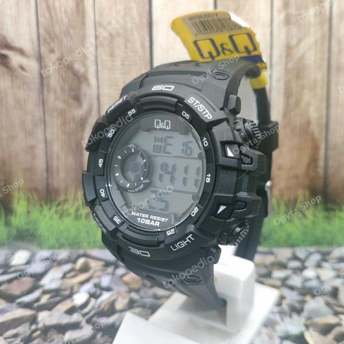 Q&Q QQ Digital Jam Tangan Pria Hitam M156J001Y Original